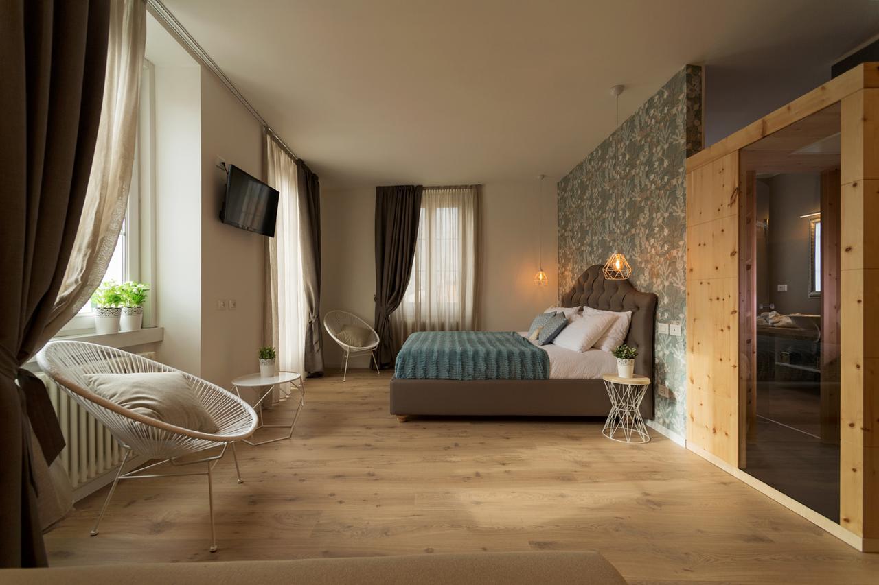 Lainez Rooms&suites Hotel 3*